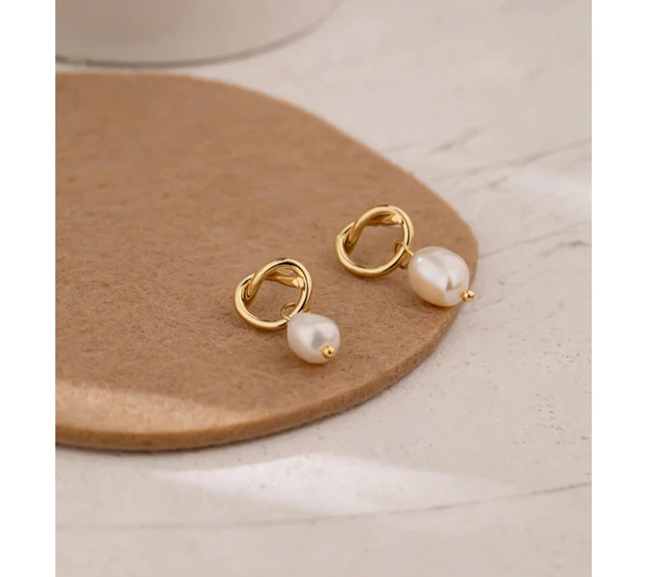 Elegant Gold Knot Pearl Dangle Earrings - accessorous Dangle earrings
